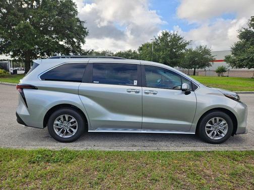 2024 Toyota Sienna XLE