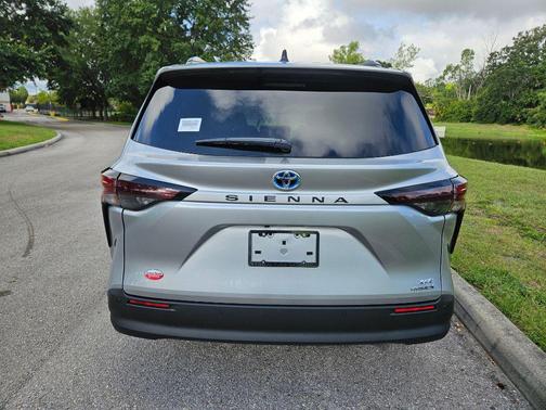 2024 Toyota Sienna XLE
