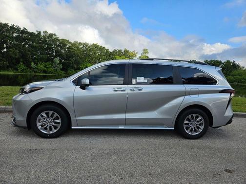 2024 Toyota Sienna XLE