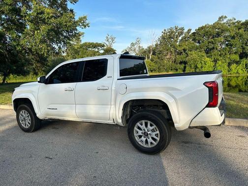 Ice Cap 2024 Toyota Tacoma SR5