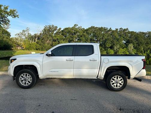 Ice Cap 2024 Toyota Tacoma SR5