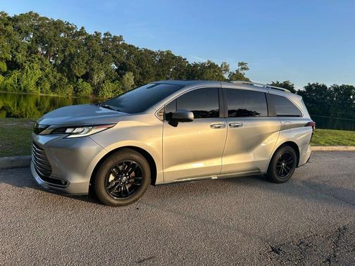 Celestial Silver Metallic 2022 Toyota Sienna Limited