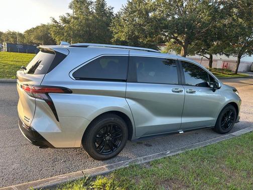 Celestial Silver Metallic 2022 Toyota Sienna Limited