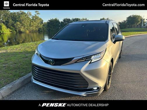 Celestial Silver Metallic 2022 Toyota Sienna Limited