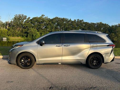 Celestial Silver Metallic 2022 Toyota Sienna Limited