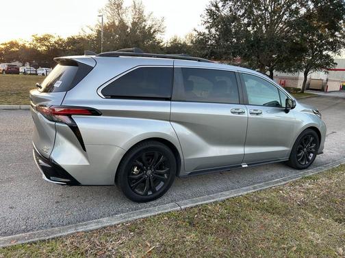 2022 Toyota Sienna XSE 7 Passenger