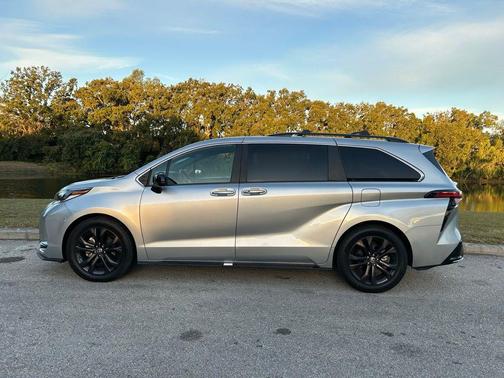 2022 Toyota Sienna XSE 7 Passenger