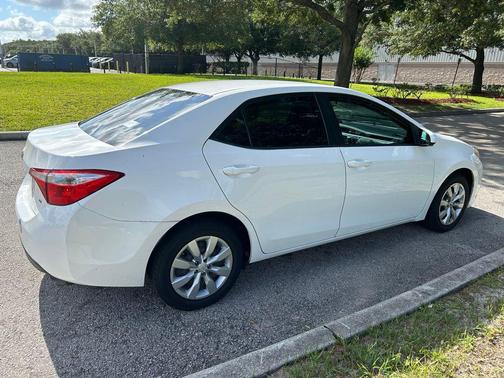 Super White 2015 Toyota Corolla LE