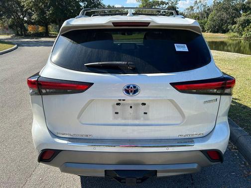2021 Toyota Highlander Hybrid Platinum