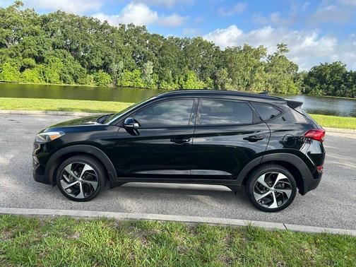 Black Noir Pearl 2018 Hyundai TUCSON Value