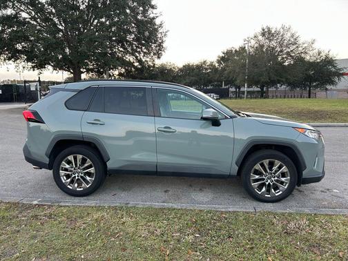 2021 Toyota RAV4 XLE Premium