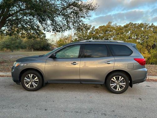 2019 Nissan Pathfinder S