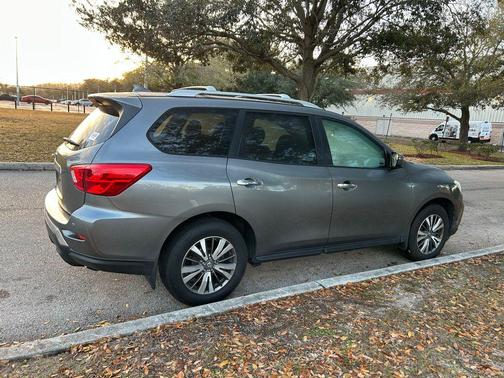 2019 Nissan Pathfinder S