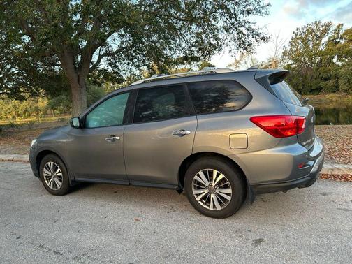 2019 Nissan Pathfinder S