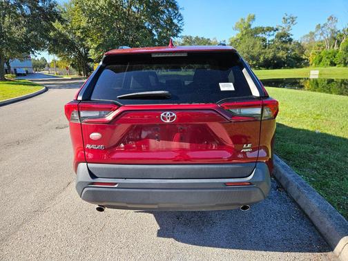 2020 Toyota RAV4 LE