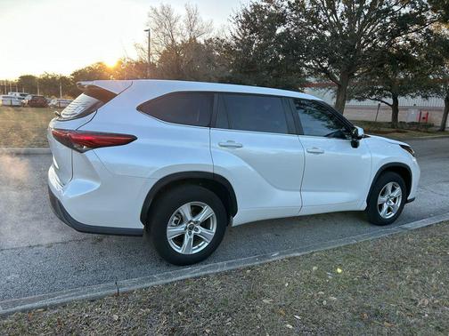 2023 Toyota Highlander LE