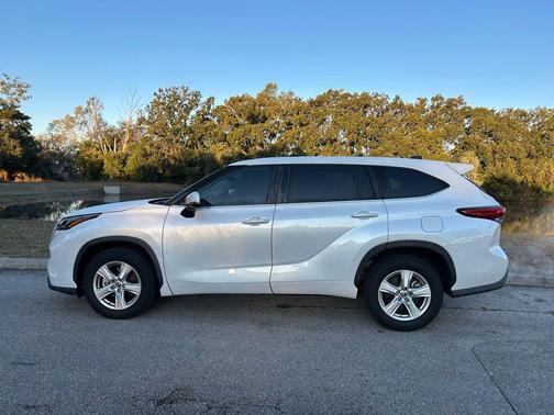 2023 Toyota Highlander LE