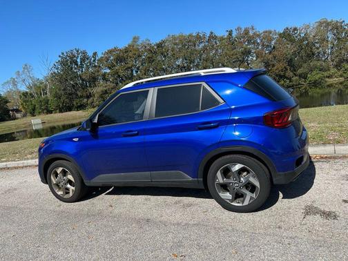 2024 Hyundai VENUE SEL