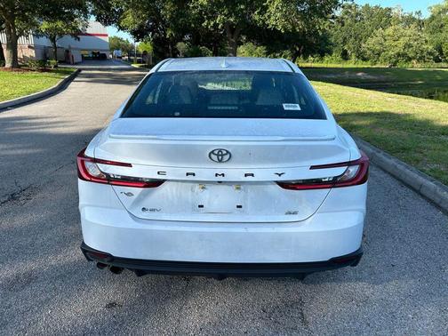 Ice Cap 2025 Toyota Camry SE