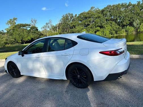 Ice Cap 2025 Toyota Camry SE