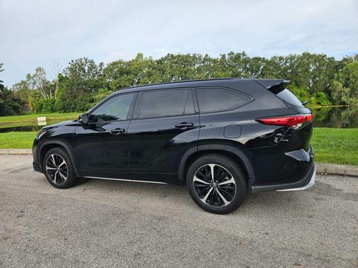 2022 Toyota Highlander XSE