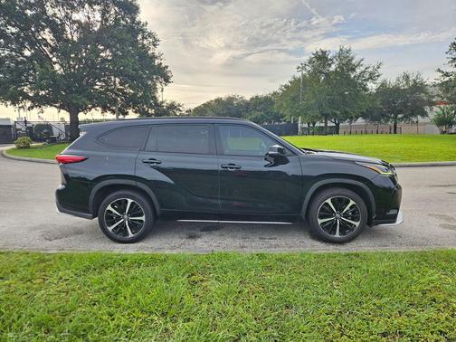 2022 Toyota Highlander XSE