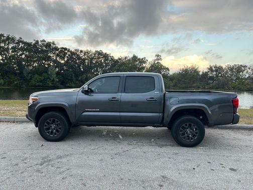 2022 Toyota Tacoma SR5