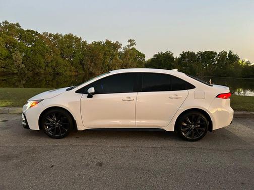 Ice Cap 2024 Toyota Corolla SE