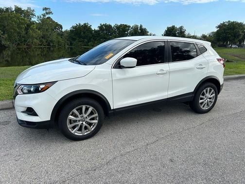 Glacier White 2022 Nissan Rogue Sport S