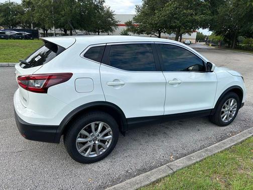 Glacier White 2022 Nissan Rogue Sport S