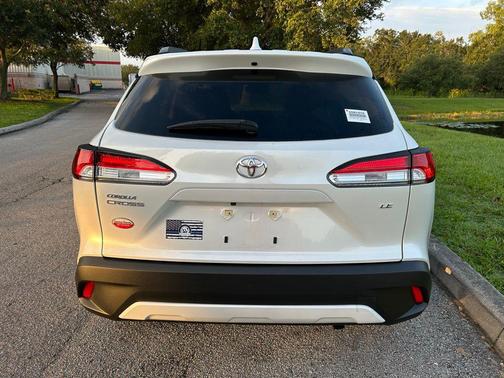 2024 Toyota Corolla Cross LE