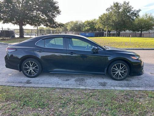 Midnight Black Metallic 2022 Toyota Camry SE
