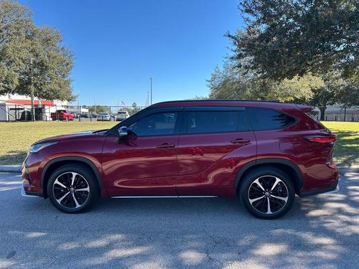 2022 Toyota Highlander XSE