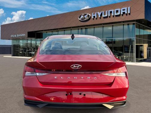 2023 Hyundai ELANTRA SE