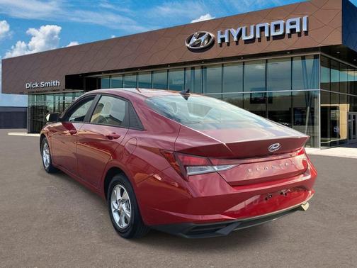 2023 Hyundai ELANTRA SE