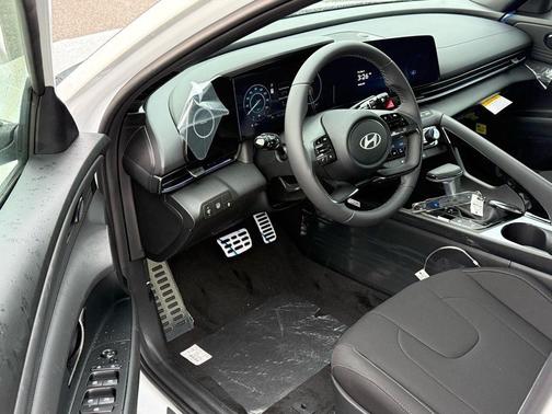 2025 Hyundai ELANTRA HEV SEL Sport