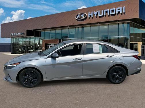 2022 Hyundai ELANTRA SEL