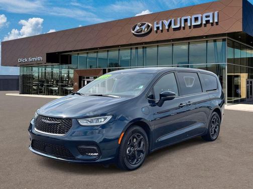 2022 Chrysler Pacifica Hybrid Touring L