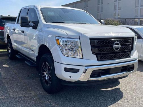 2024 Nissan Titan SV