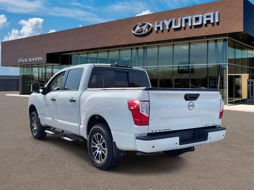 2024 Nissan Titan SV