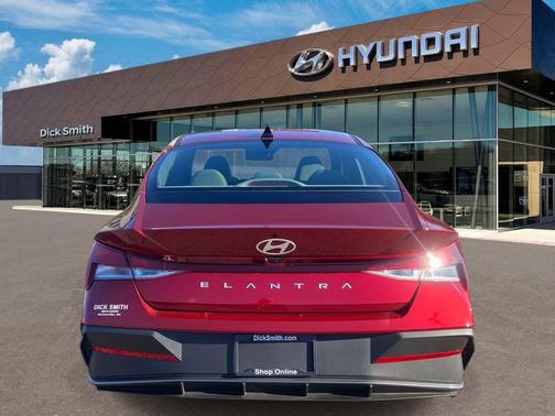 2025 Hyundai ELANTRA SE