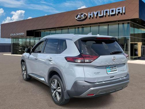 2022 Nissan Rogue SL