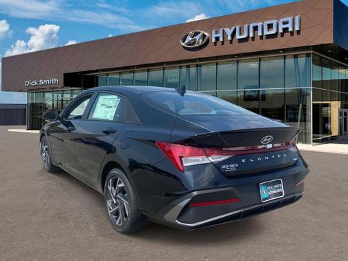 2025 Hyundai ELANTRA HEV SEL Sport