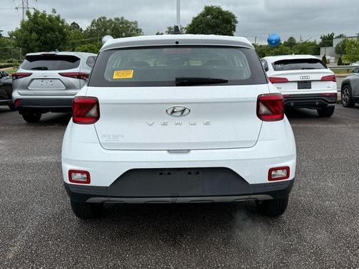 2021 Hyundai VENUE SE