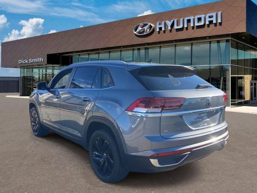 2022 Volkswagen Atlas Cross Sport 2.0T SE w/Technology