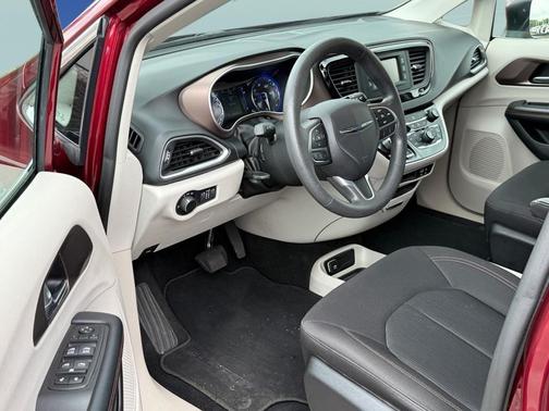 2017 Chrysler Pacifica LX
