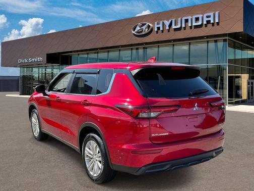2023 Mitsubishi Outlander ES
