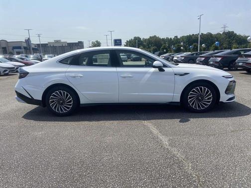 2025 Hyundai SONATA Hybrid SEL