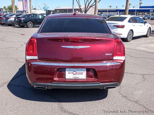 2018 Chrysler 300 Touring