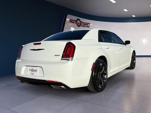 2021 Chrysler 300 Touring